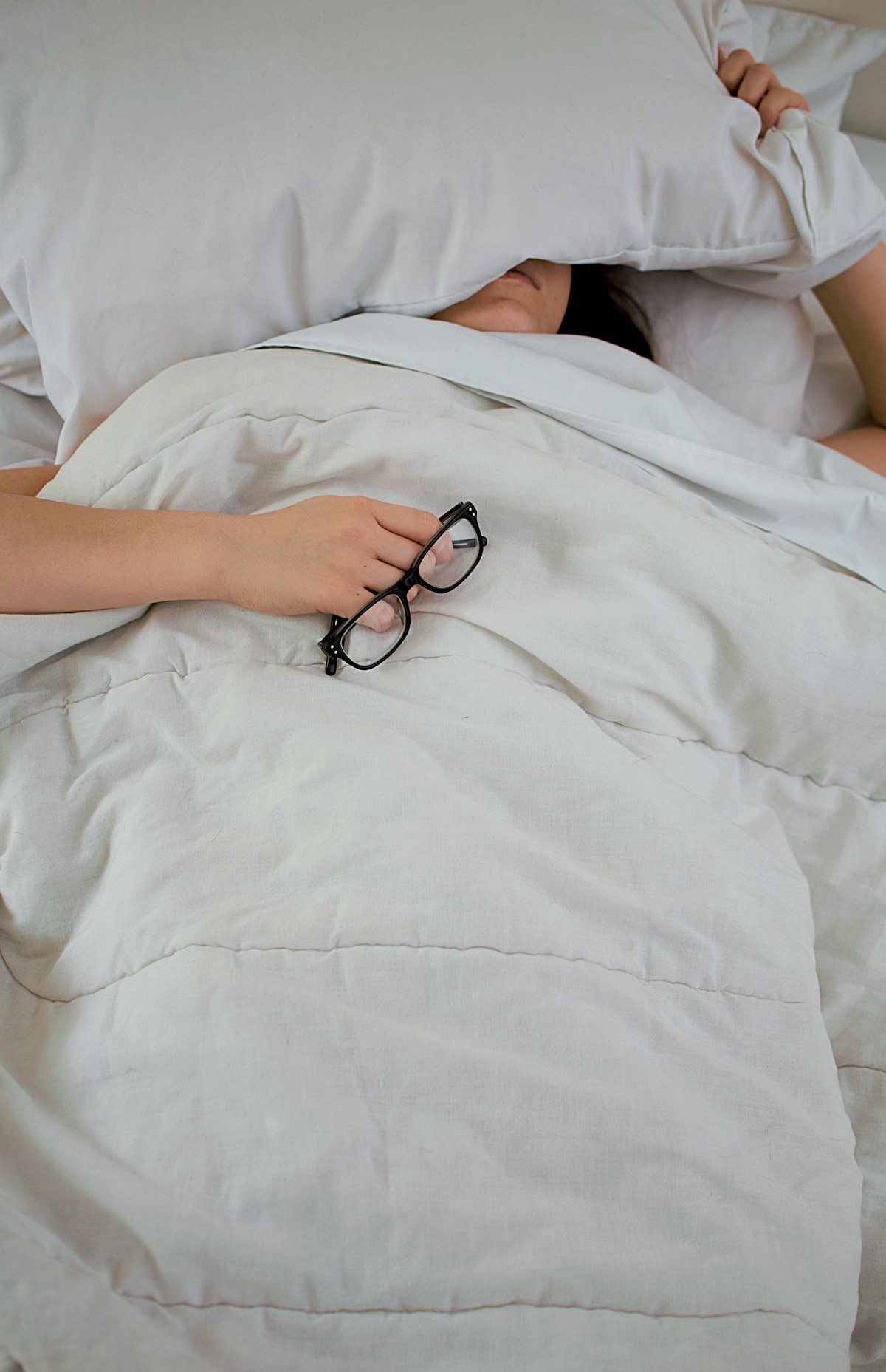 Ansiedade Noturna: Porque a Tua Mente Acelera Quando Devias Estar a Dormir