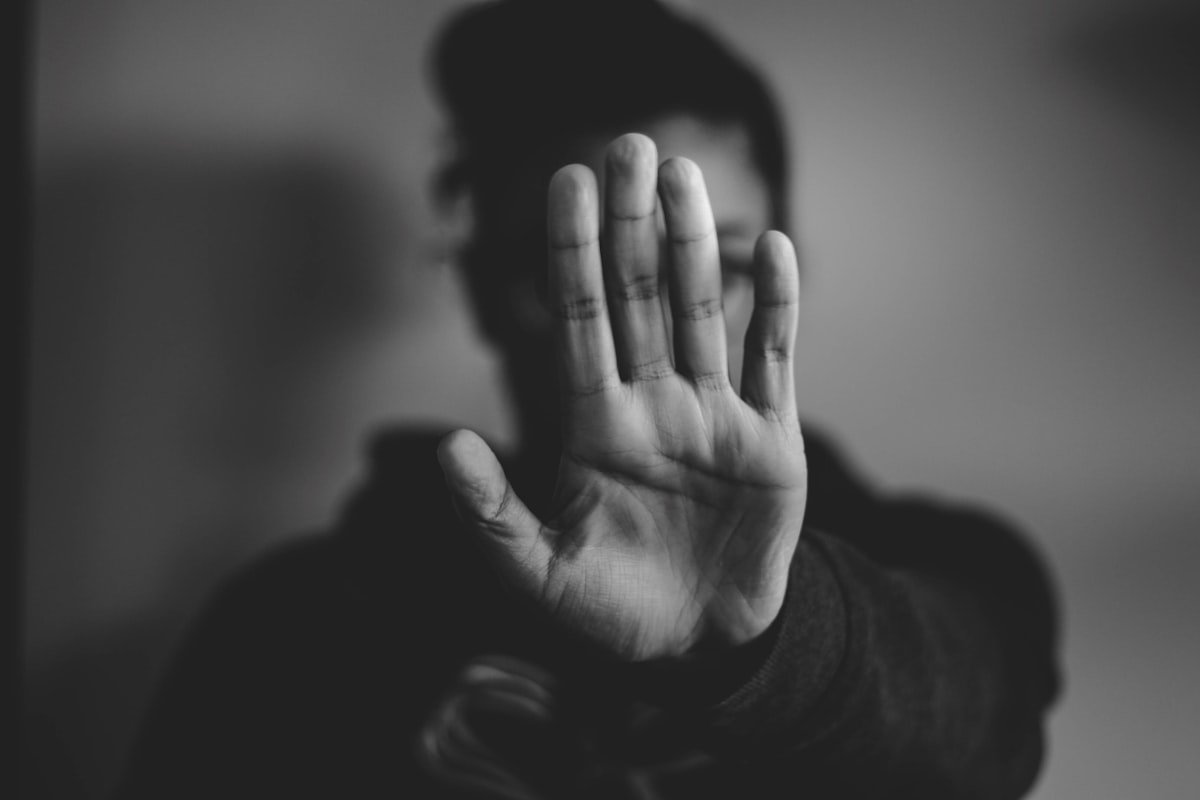 A Necessidade de Aprovação: Porque Dizer Não Custa Tanto ao Teu Cérebro