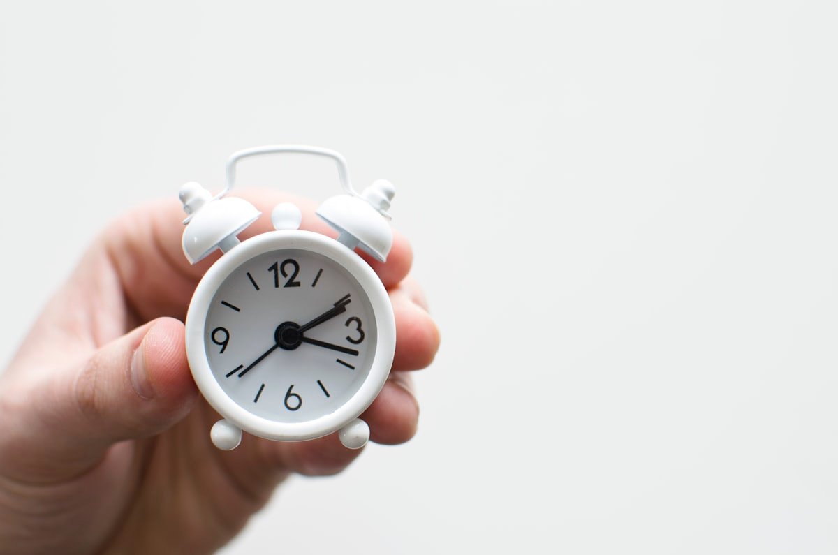 Procrastinação Não É Preguiça: O Que o Teu Cérebro Está Realmente a Evitar